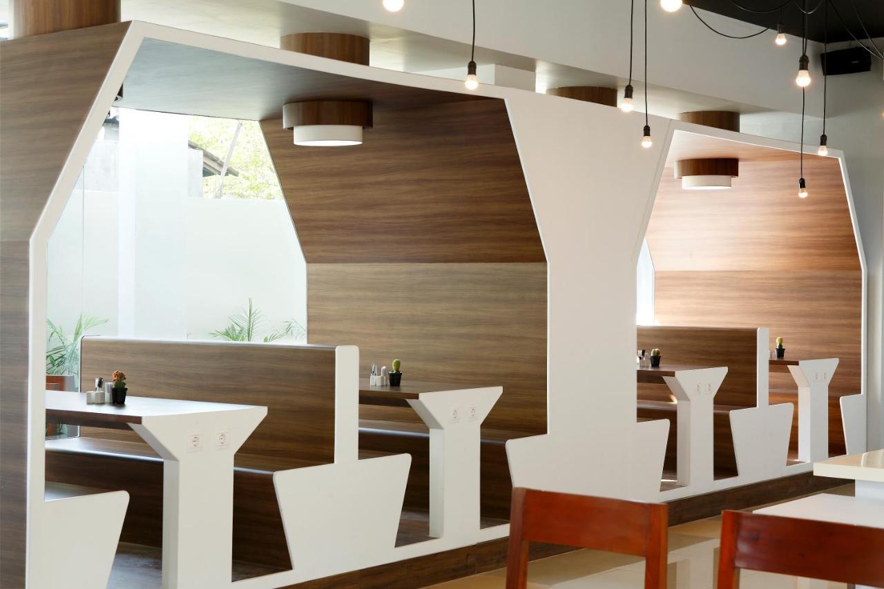 Berry Biz Hotel Sunset Road Seminyak Exterior foto