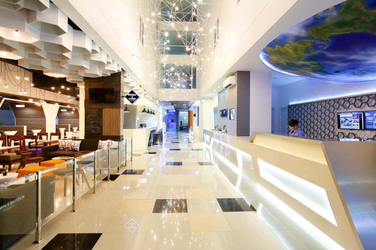 Berry Biz Hotel Sunset Road Seminyak Exterior foto
