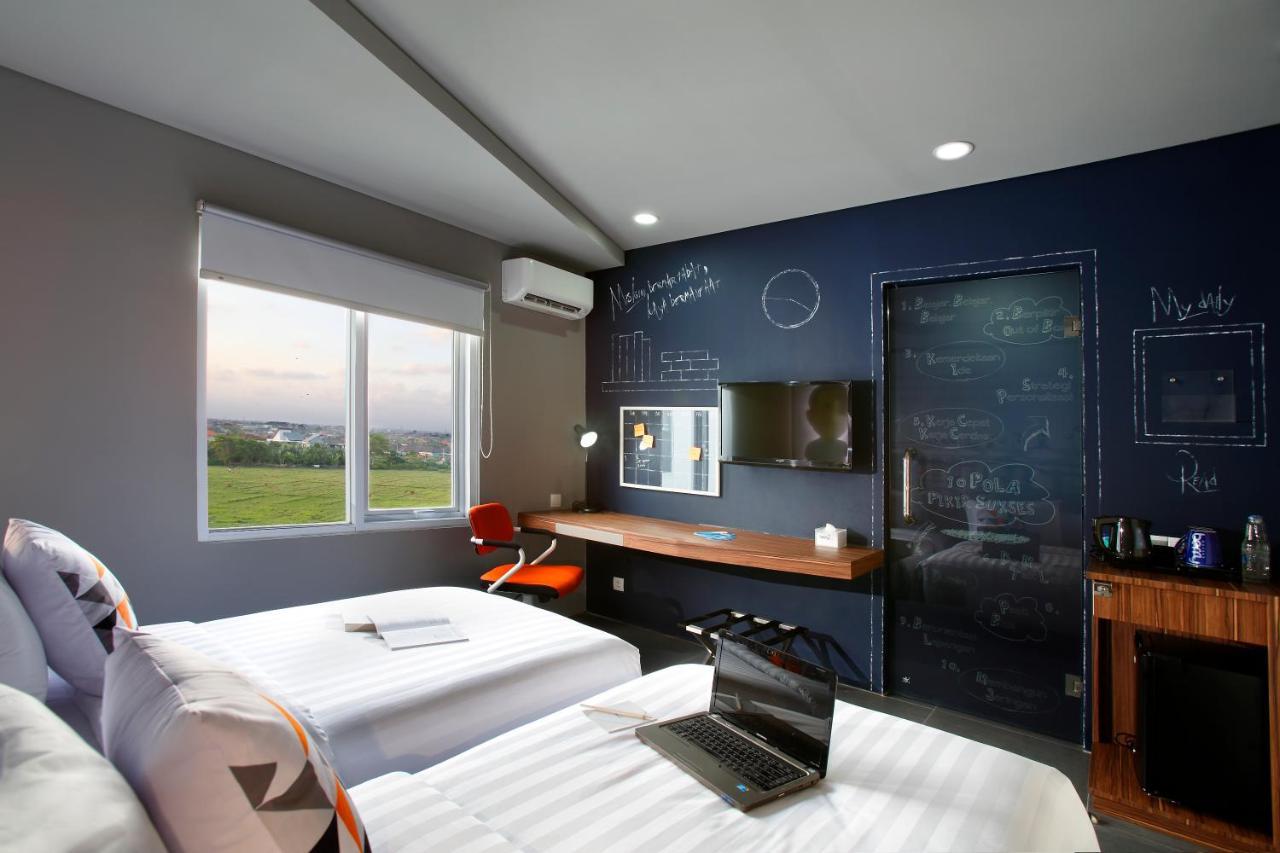 Berry Biz Hotel Sunset Road Seminyak Exterior foto